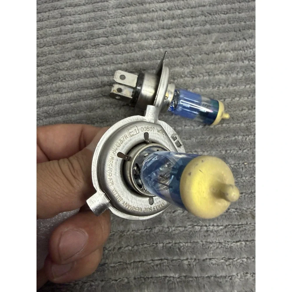 H4 12V 60/55W halogen headlight bulb.